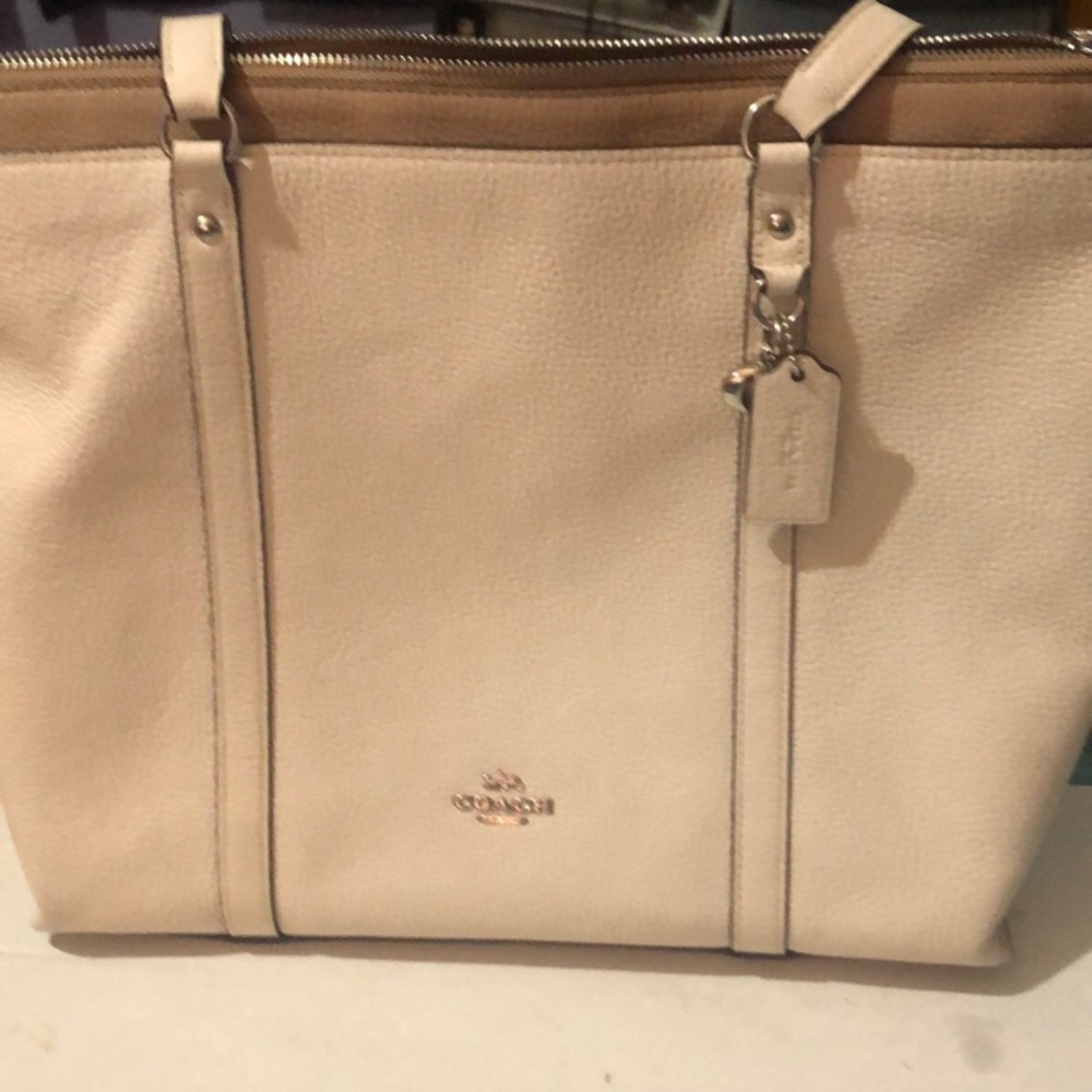 Coach Purse. Good Condition. Shows Little Wear. Thanks for viewing.